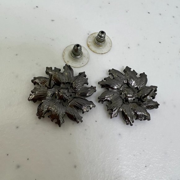 Rhinestone Earrings Gunmetal Flower Stud Big Gaudy Silver‎ Tone Swirl - Picture 6 of 7